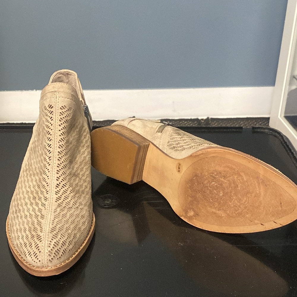 Vince Camuto “Clorieea”  perforated ankle bootie - Picture 4 of 5